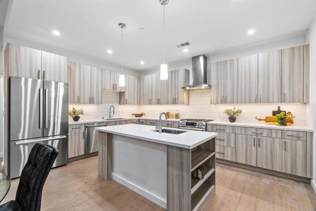 908 Woodside Road, Redwood City, CA 94061