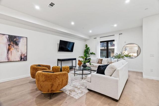 908 Woodside Road, Redwood City, CA 94061