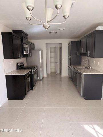 644 Paseo Dulce Avenue, Horizon City, TX 79928