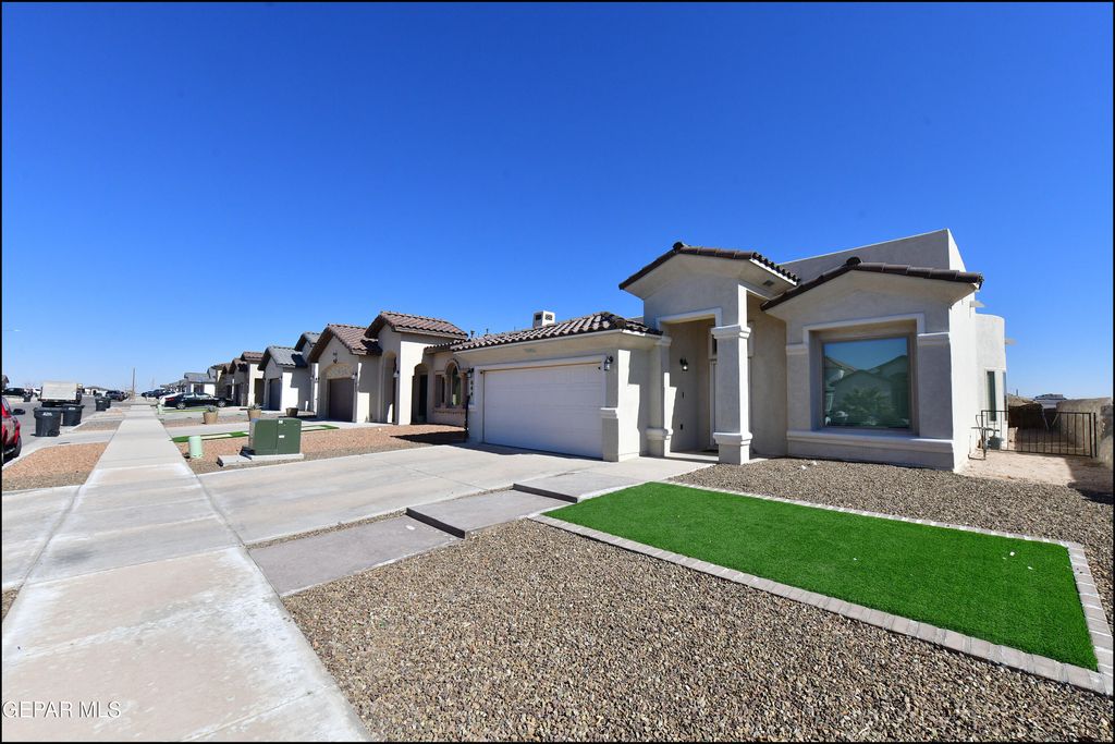 644 Paseo Dulce Avenue, Horizon City, TX 79928