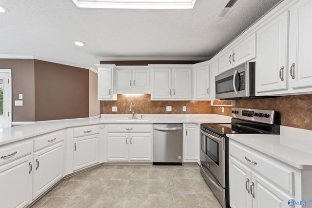 2915 Whiteford Drive, Decatur, AL 35603