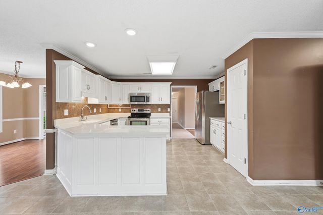 2915 Whiteford Drive, Decatur, AL 35603