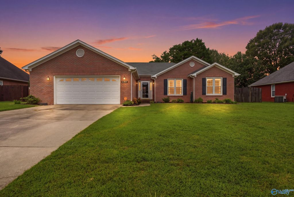 2915 Whiteford Drive, Decatur, AL 35603