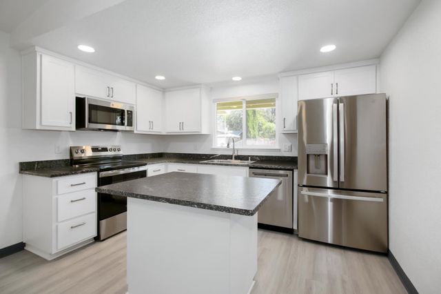 3478 Nut Plains Dr, Sacramento, CA 95827