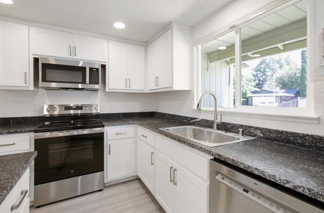 3478 Nut Plains Dr, Sacramento, CA 95827