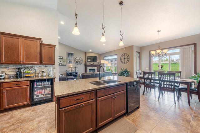 889 W HUBBLE LANE, Appleton, WI 54913