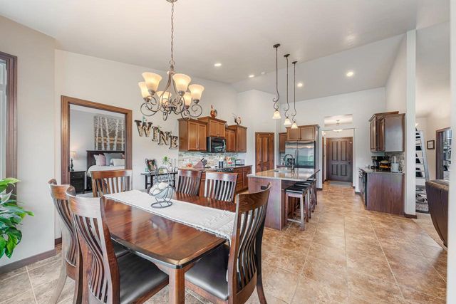 889 W HUBBLE LANE, Appleton, WI 54913