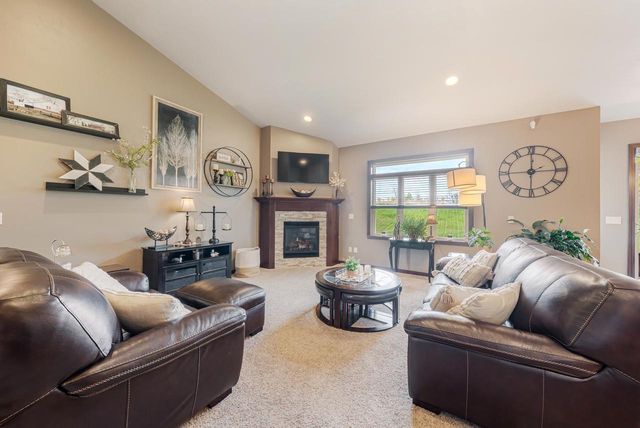 889 W HUBBLE LANE, Appleton, WI 54913