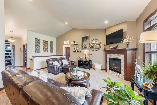 889 W HUBBLE LANE, Appleton, WI 54913