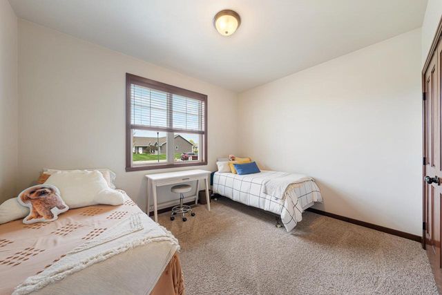 889 W HUBBLE LANE, Appleton, WI 54913