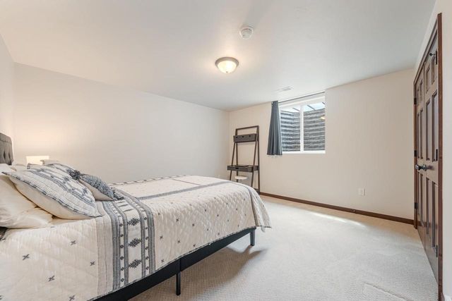 889 W HUBBLE LANE, Appleton, WI 54913