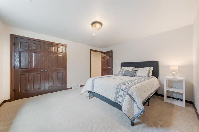 889 W HUBBLE LANE, Appleton, WI 54913