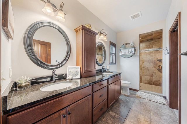 889 W HUBBLE LANE, Appleton, WI 54913
