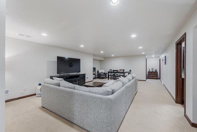 889 W HUBBLE LANE, Appleton, WI 54913