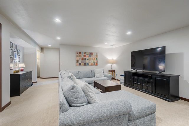 889 W HUBBLE LANE, Appleton, WI 54913