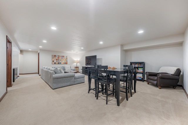 889 W HUBBLE LANE, Appleton, WI 54913