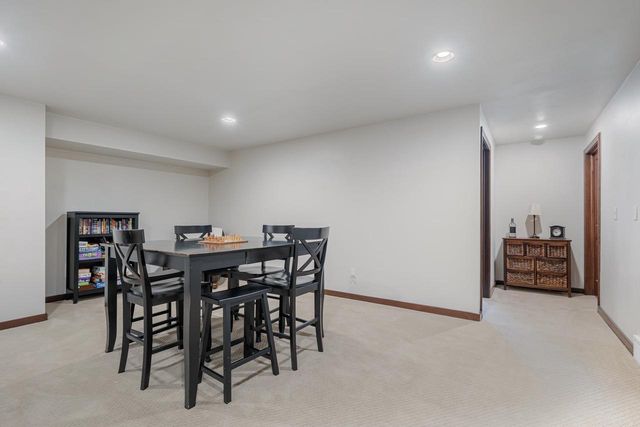 889 W HUBBLE LANE, Appleton, WI 54913