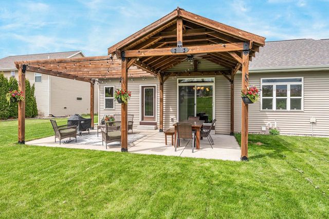 889 W HUBBLE LANE, Appleton, WI 54913