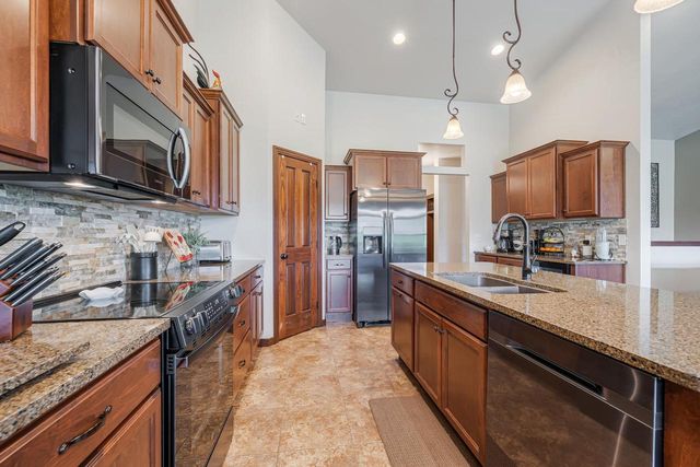 889 W HUBBLE LANE, Appleton, WI 54913