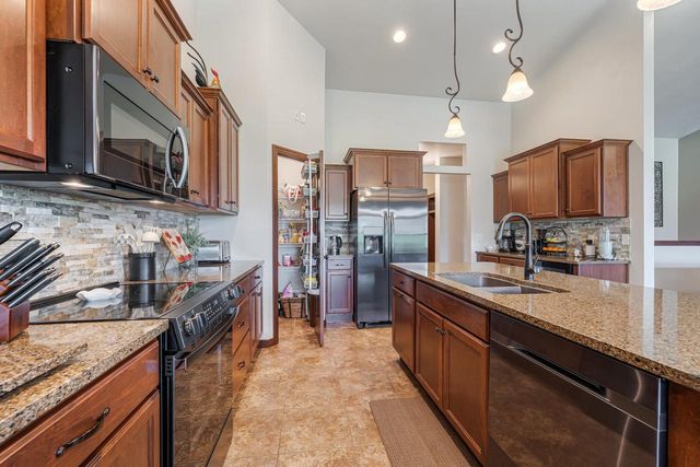 889 W HUBBLE LANE, Appleton, WI 54913