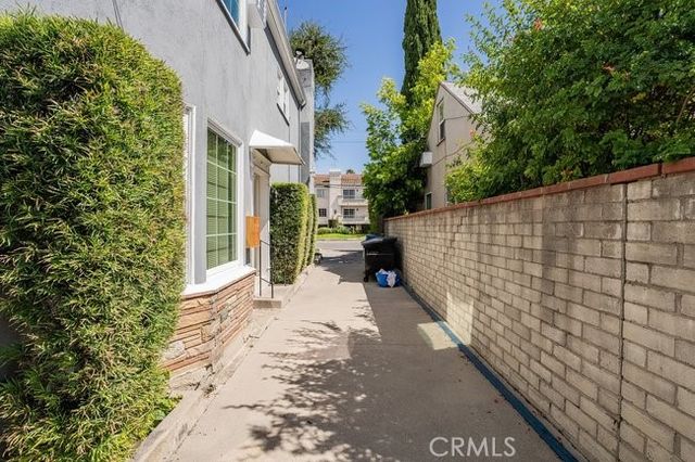 14748 Magnolia, Sherman Oaks, CA 91403