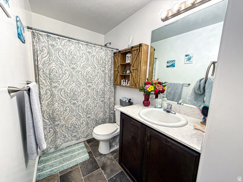Image 12 of property listing at 1666 W FOXBERRY RD, Santaquin, UT 84655