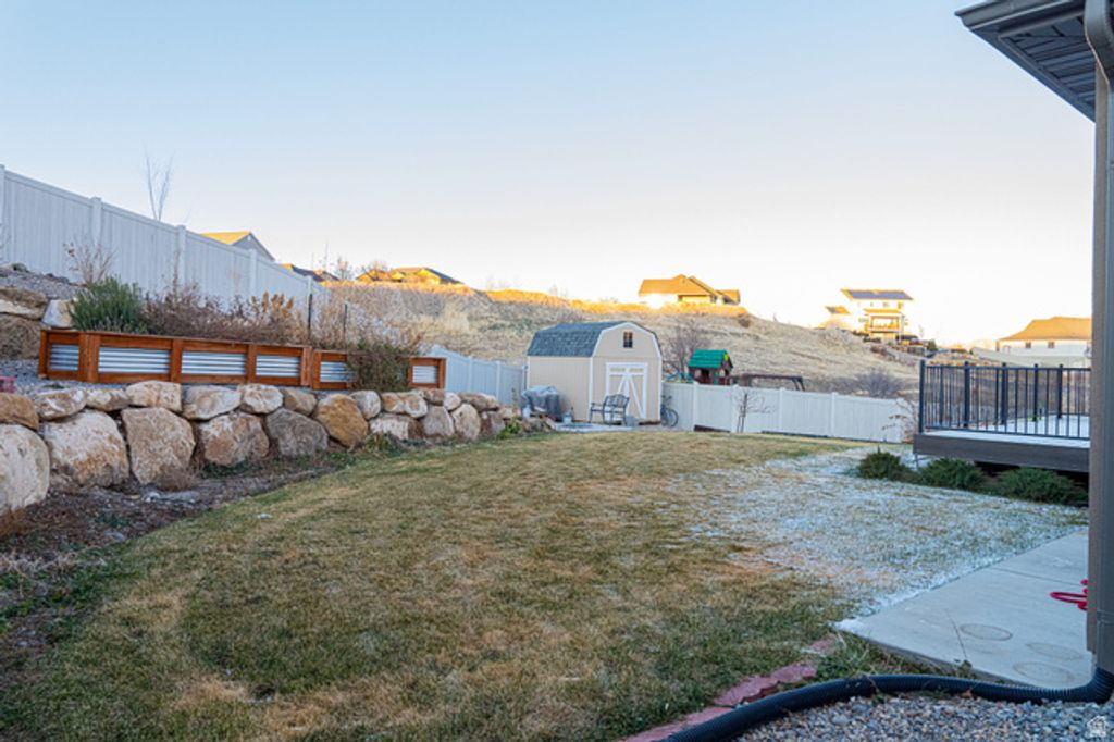 Image 15 of property listing at 1666 W FOXBERRY RD, Santaquin, UT 84655
