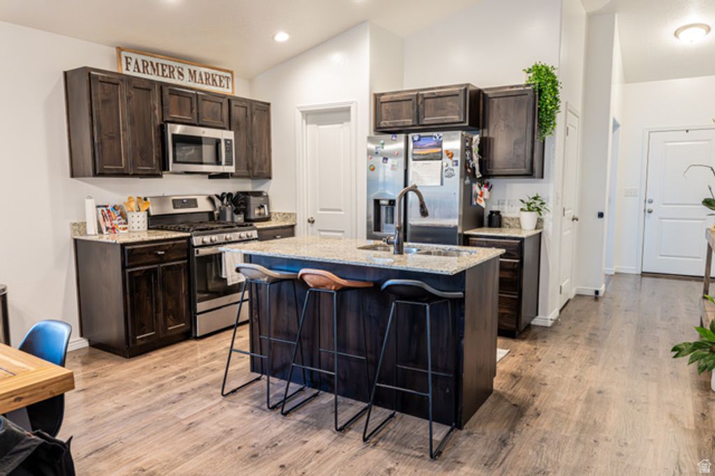 Image 7 of property listing at 1666 W FOXBERRY RD, Santaquin, UT 84655