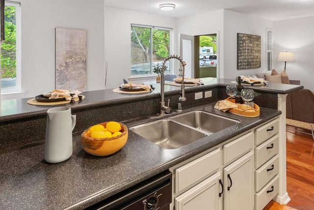 13021 Evening Creek Drive 21, San Diego, CA 92128