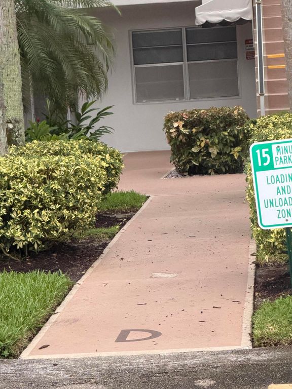 154 Normandy Lane, Delray Beach, FL 33484