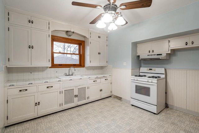 2951 N 70th STREET, Milwaukee, WI 53210