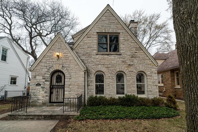 2951 N 70th STREET, Milwaukee, WI 53210