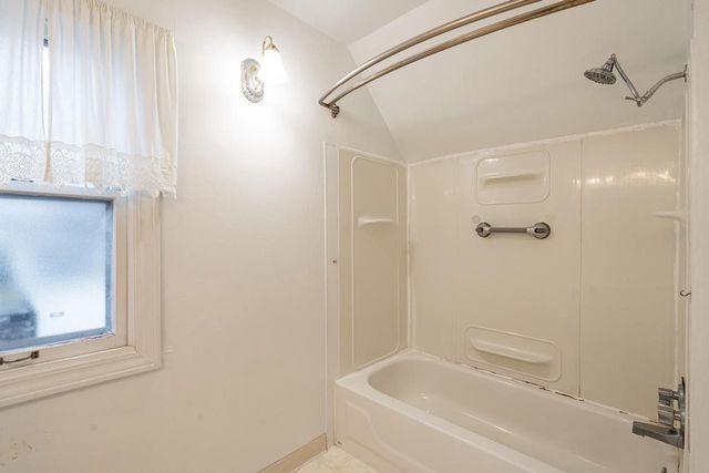 2951 N 70th STREET, Milwaukee, WI 53210