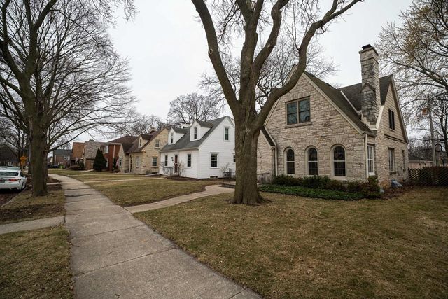 2951 N 70th STREET, Milwaukee, WI 53210