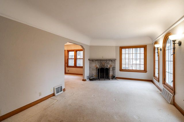 2951 N 70th STREET, Milwaukee, WI 53210