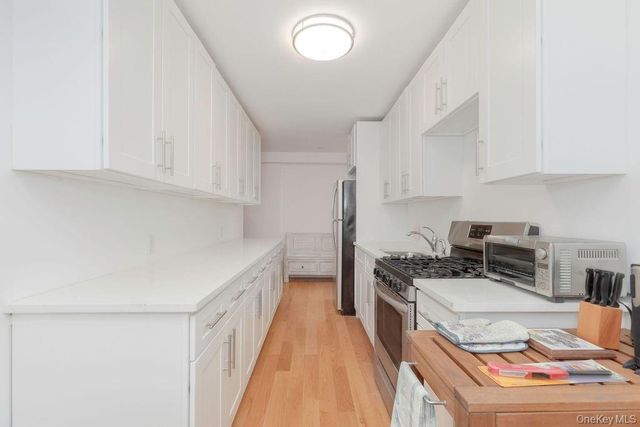 1 Hawley Terrace 1F, Yonkers, NY 10701