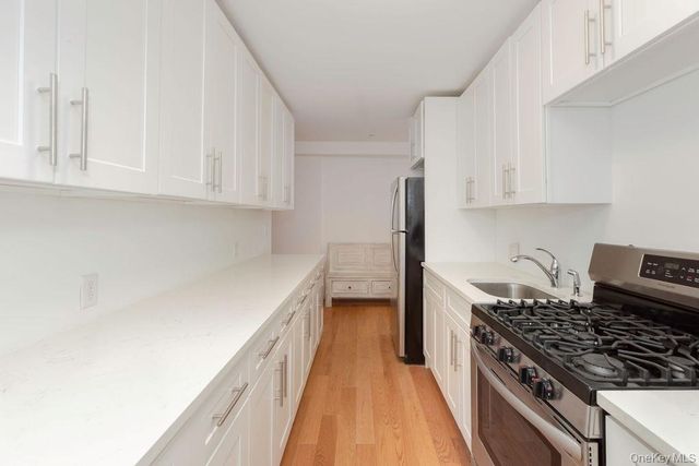 1 Hawley Terrace 1F, Yonkers, NY 10701