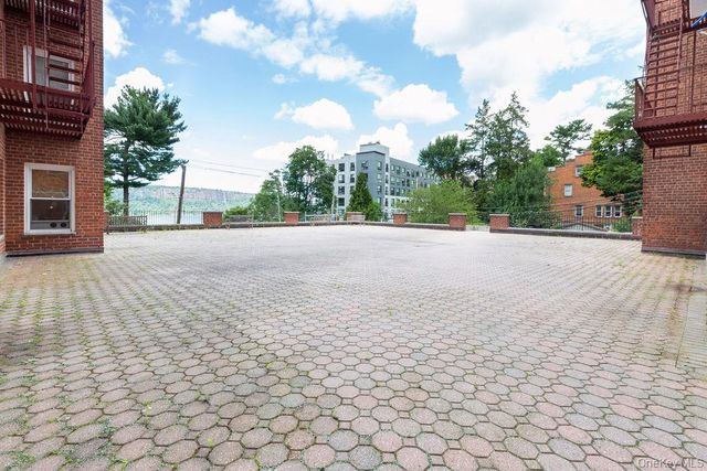 1 Hawley Terrace 1F, Yonkers, NY 10701