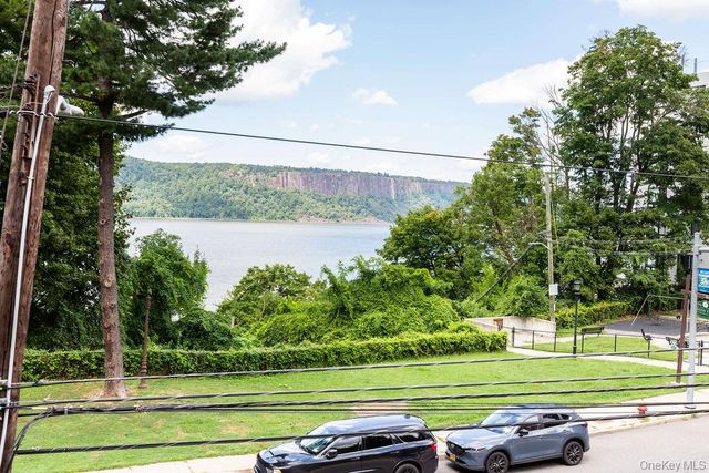 1 Hawley Terrace 1F, Yonkers, NY 10701