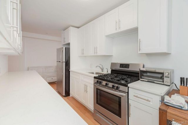 1 Hawley Terrace 1F, Yonkers, NY 10701