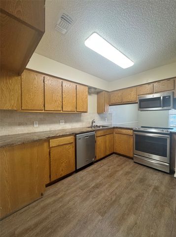 1114 Suburban Street, Cedar Hill, TX 75104