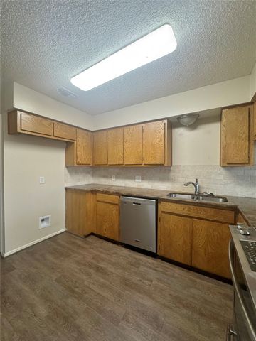 1114 Suburban Street, Cedar Hill, TX 75104