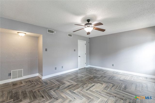 3010 Oakwood Drive, Harker Heights, TX 76548