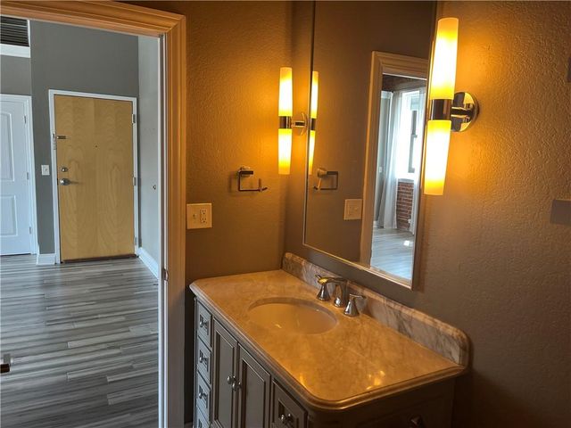 609 Central Street 1204, Kansas City, MO 64105