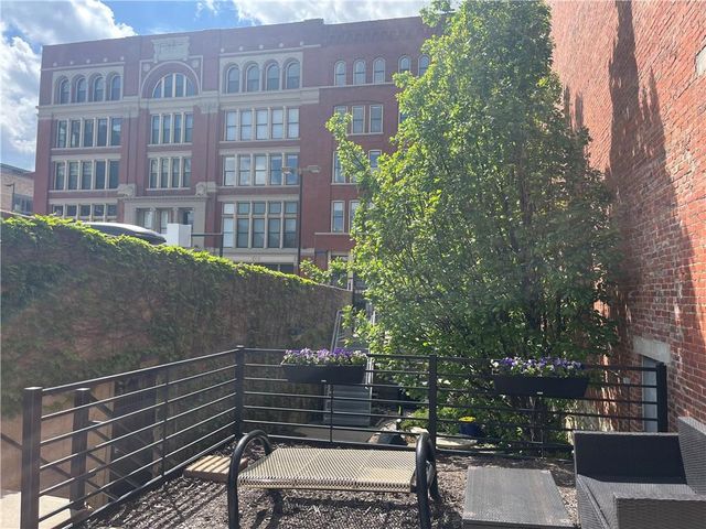 609 Central Street 1204, Kansas City, MO 64105