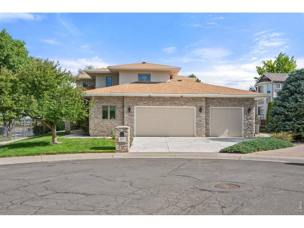 977 Thorncreek Ct, Thornton, CO 80241