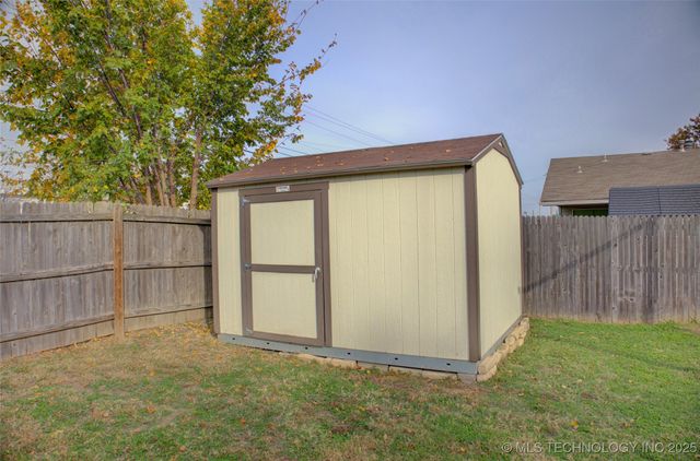 4303 S Lakewood Avenue, Tulsa, OK 74135