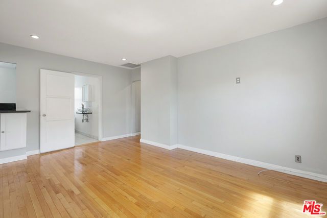 1444 Meadowbrook Avenue, Los Angeles, CA 90019