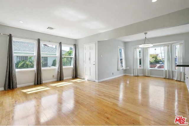 1444 Meadowbrook Avenue, Los Angeles, CA 90019