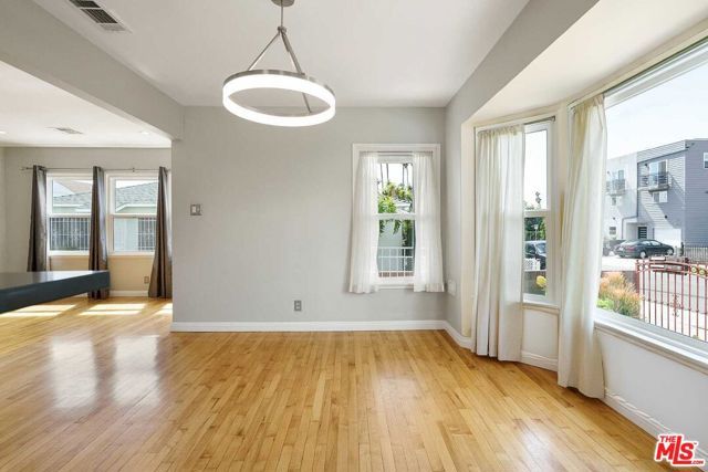 1444 Meadowbrook Avenue, Los Angeles, CA 90019